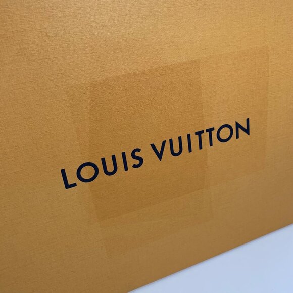 Genuine Louis Vuitton Gift Box Magnetic Closure Medium/Large 14.5" x 12" x 3" - Picture 2 of 9